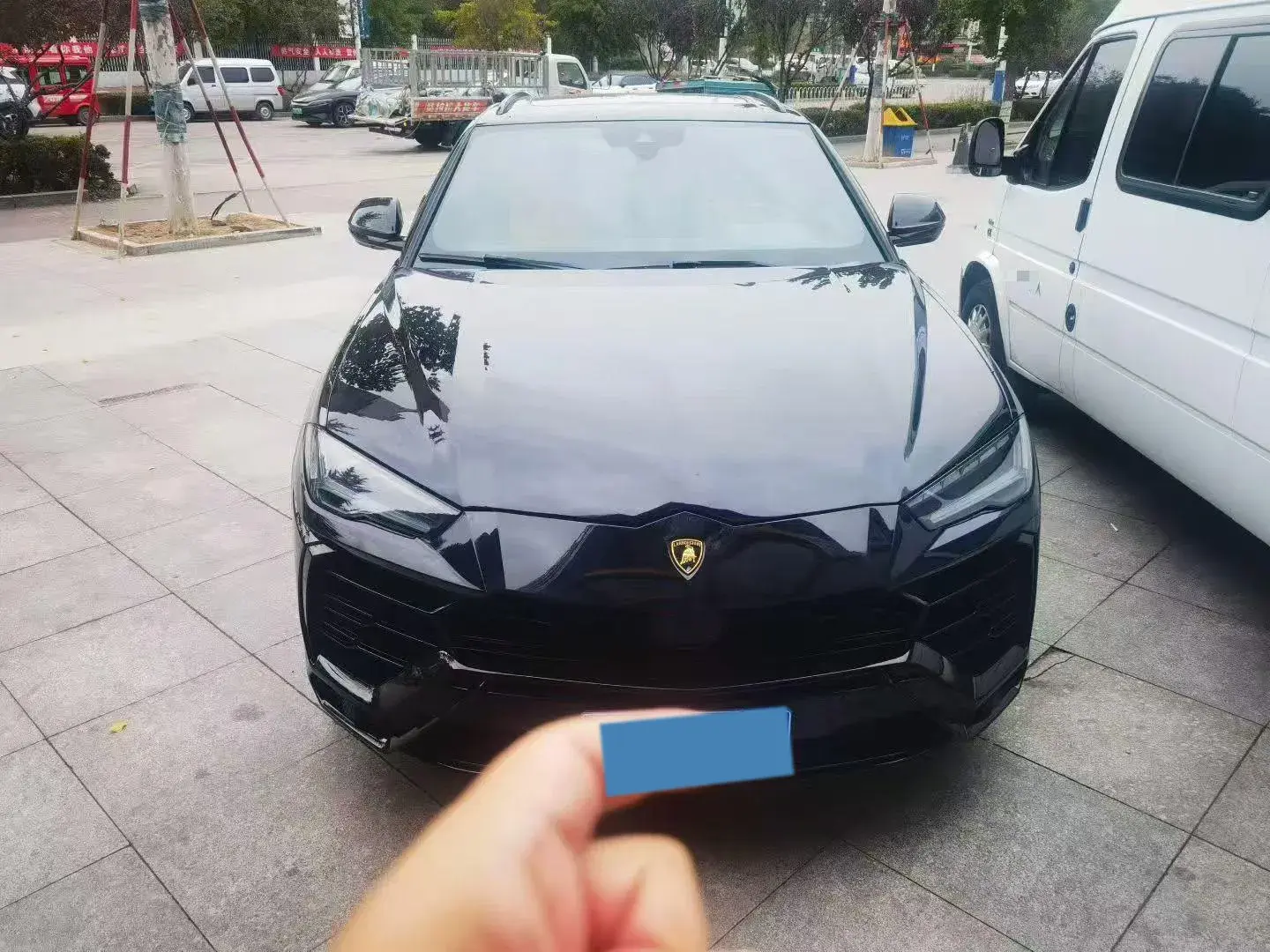 2018 LAMBORGHINI URUS thumbnail 3