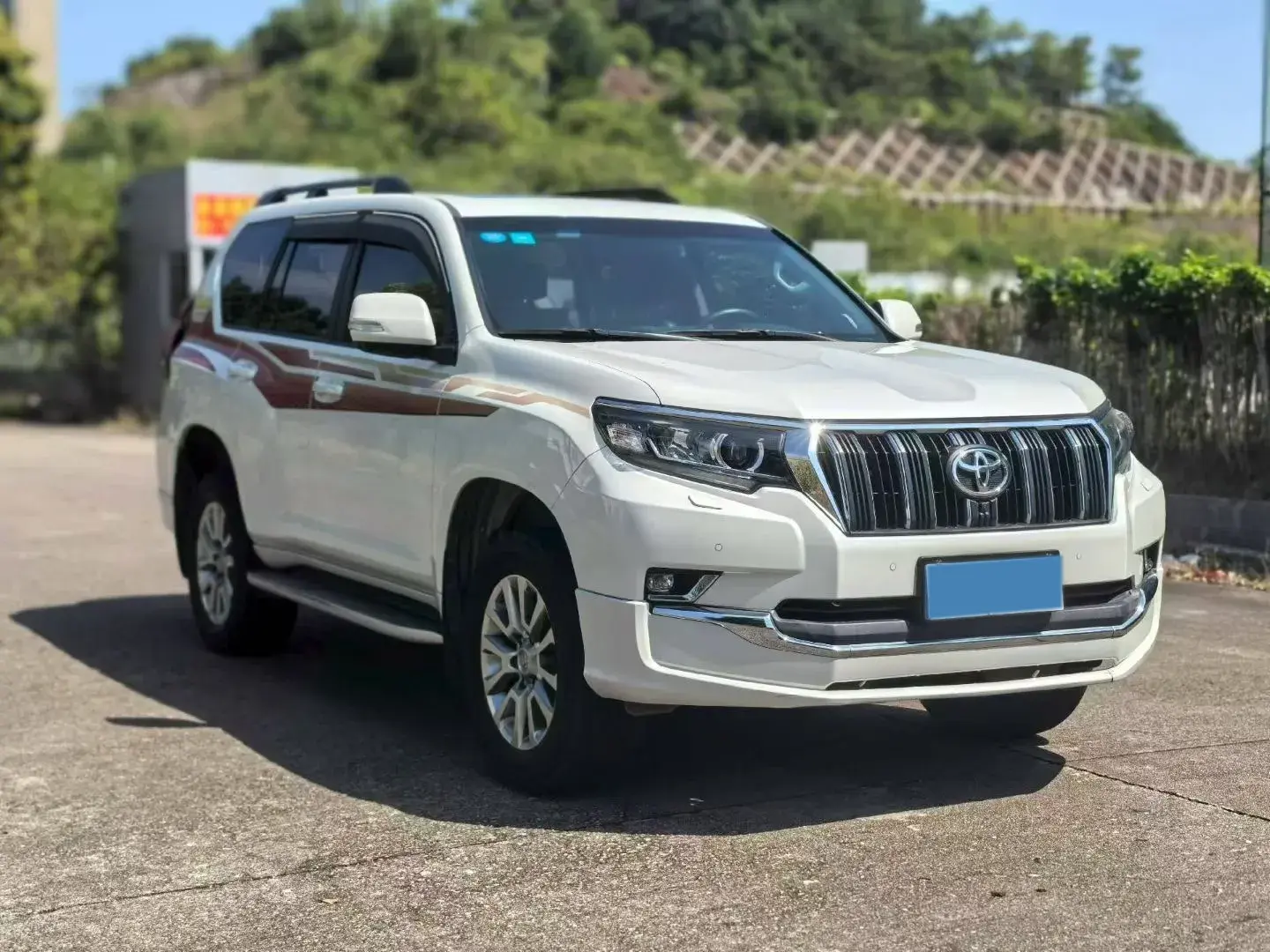 2019 TOYOTA LAND thumbnail 2