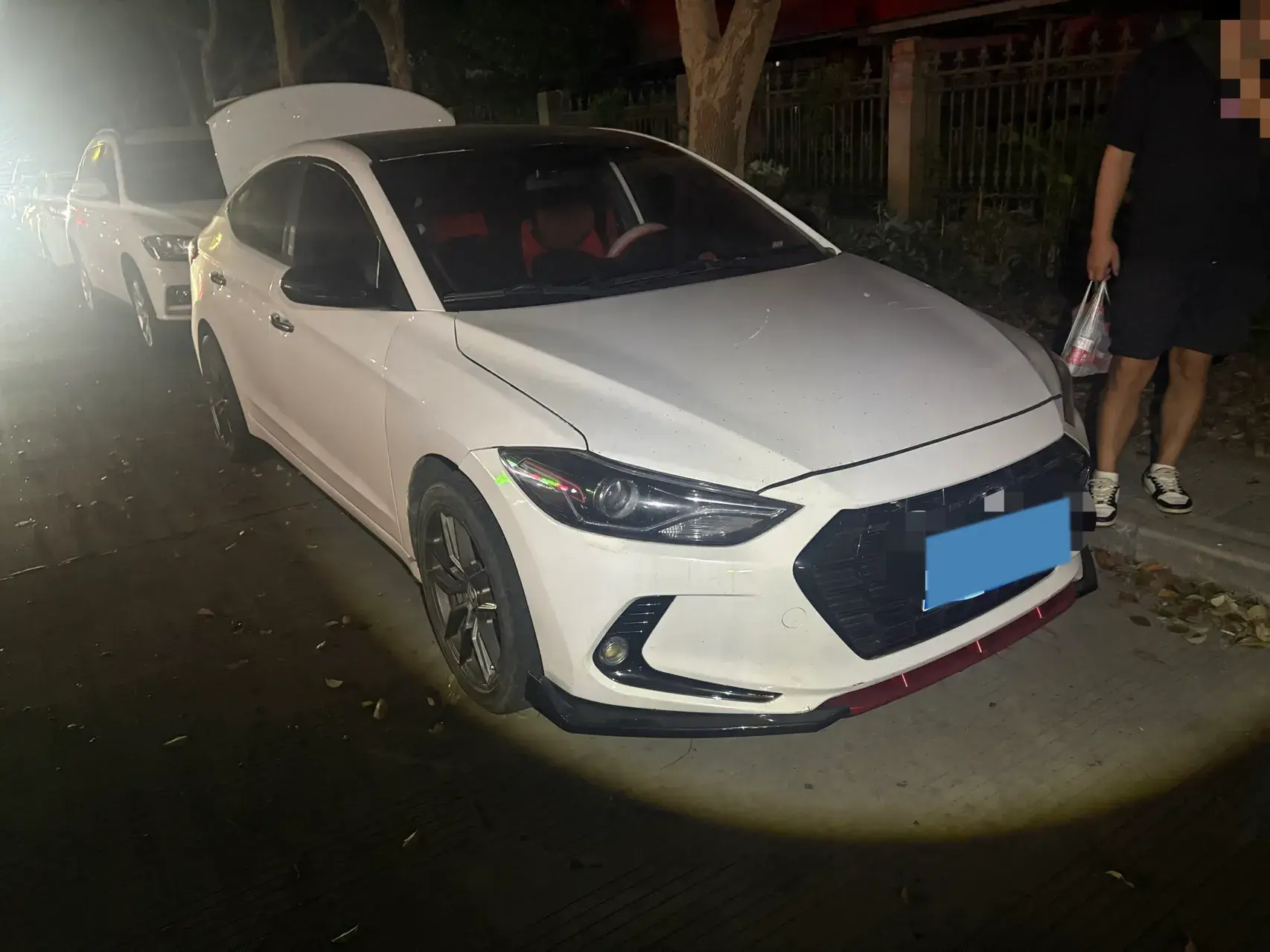 2018 HYUNDAI ELANTRA thumbnail 3