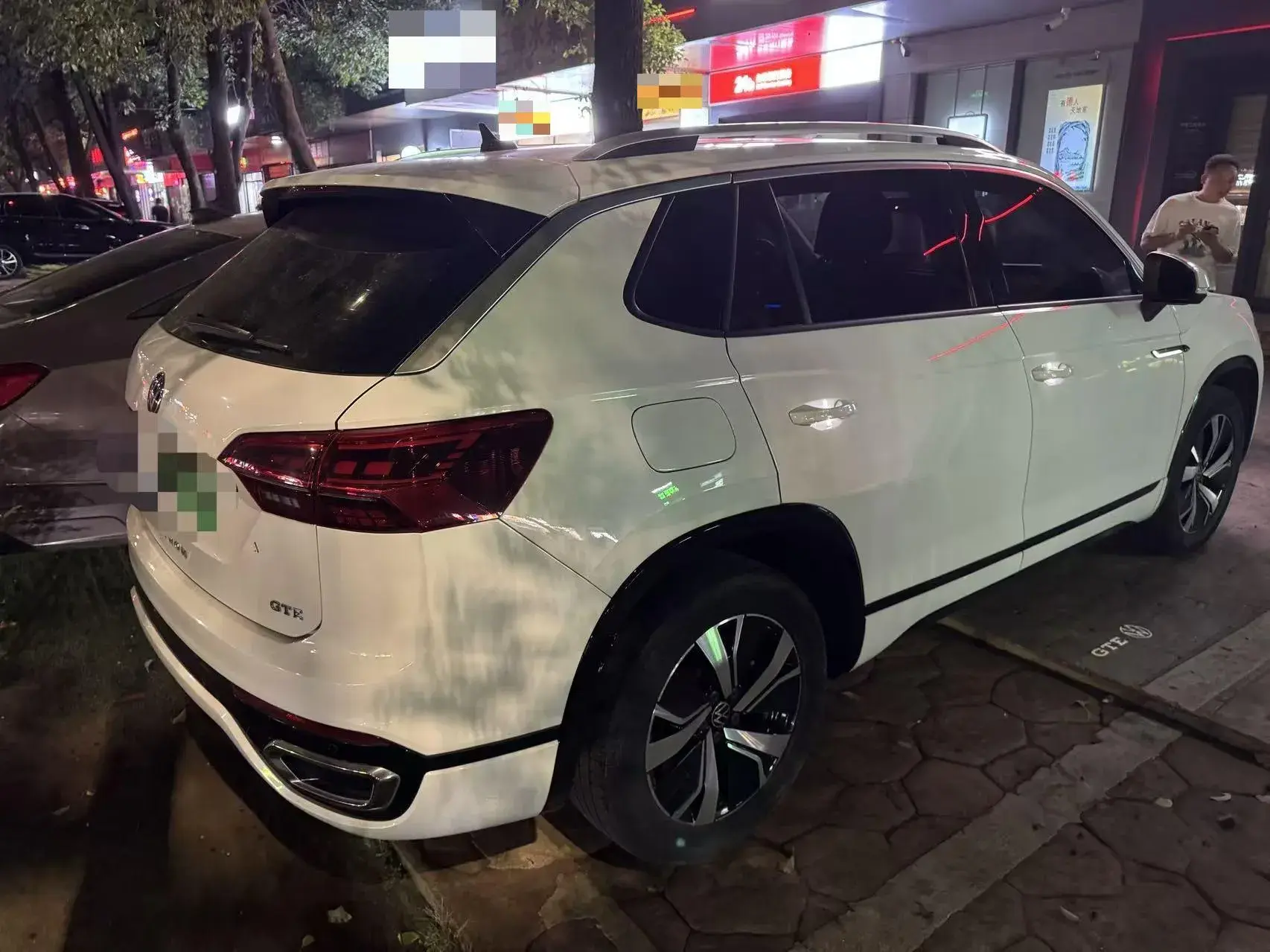 2020 VOLKSWAGEN TAYRON thumbnail 4