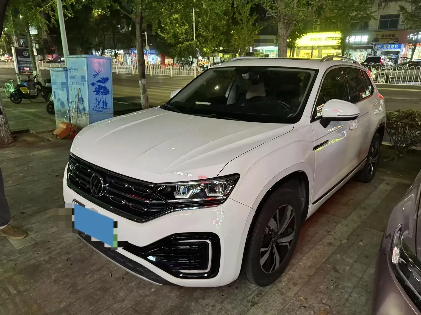 2020 VOLKSWAGEN TAYRON view 1