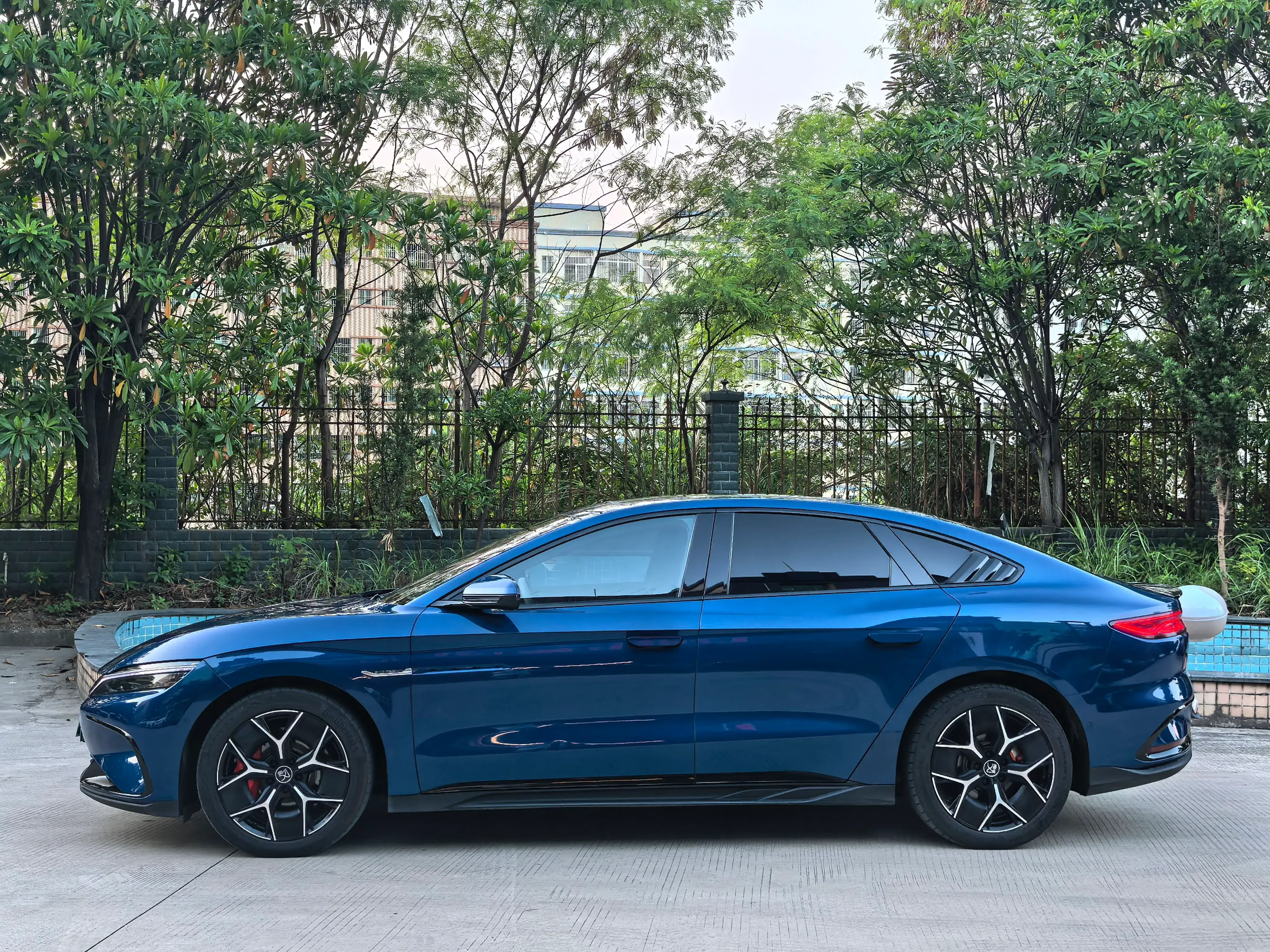 2022 BYD HAN thumbnail 4