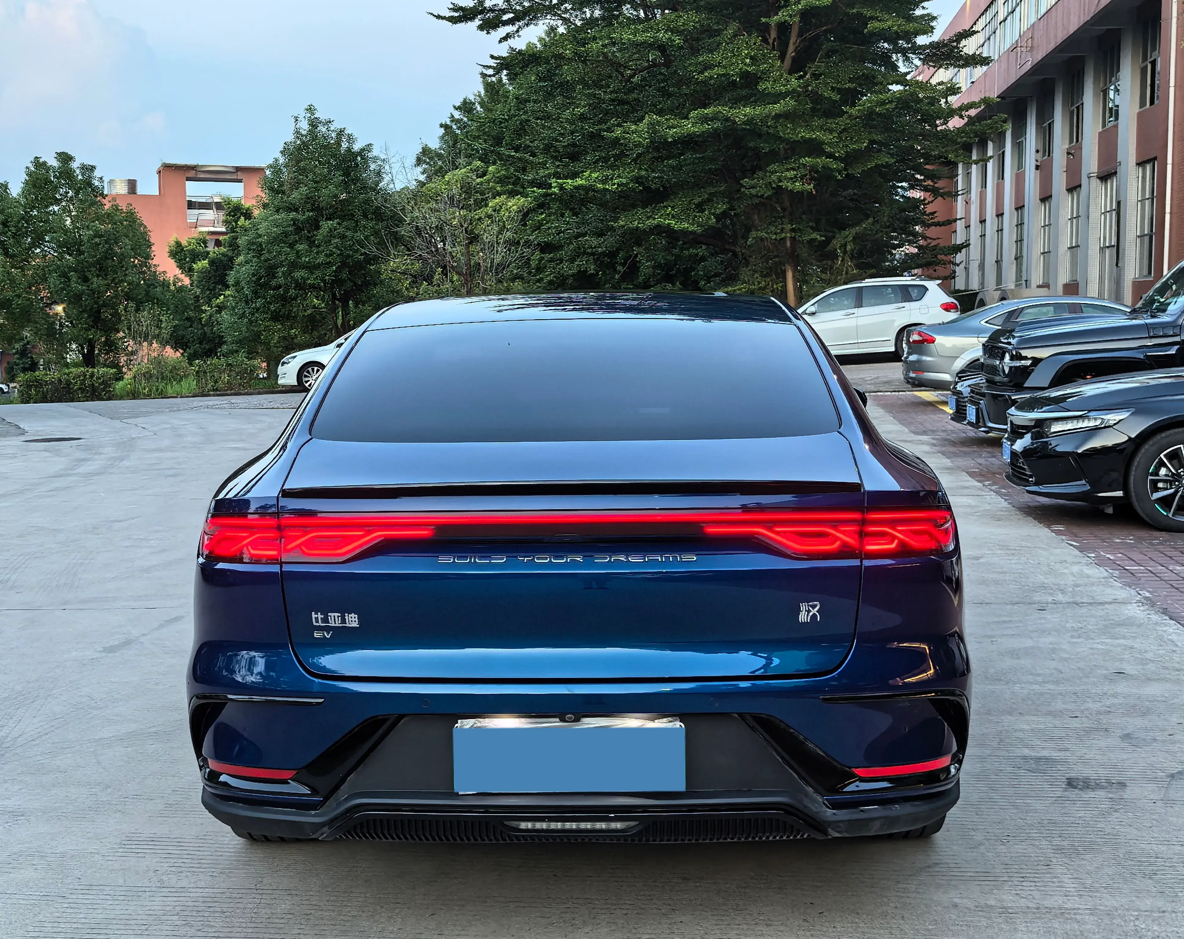 2022 BYD HAN thumbnail 2