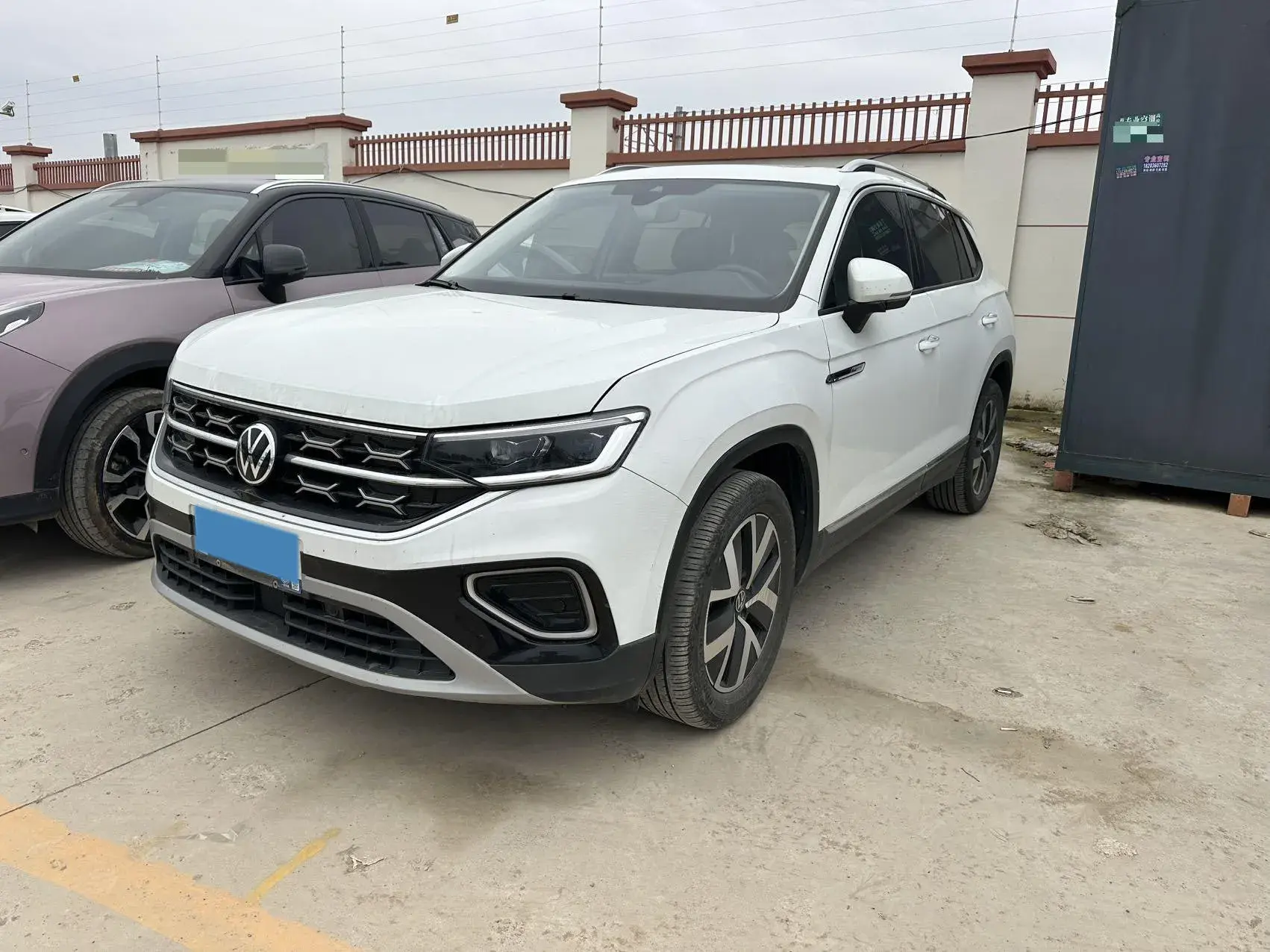 2023 VOLKSWAGEN TAYRON thumbnail 3