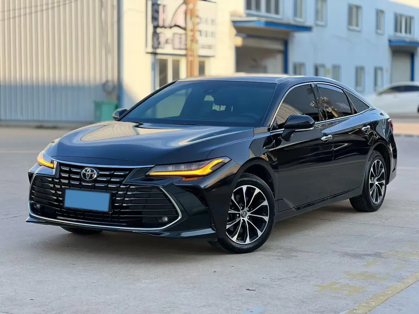 2022 TOYOTA AVALON view 1