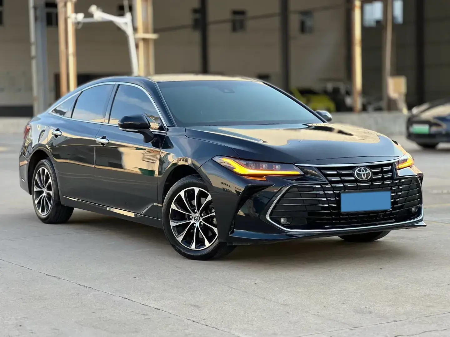 2022 TOYOTA AVALON thumbnail 3
