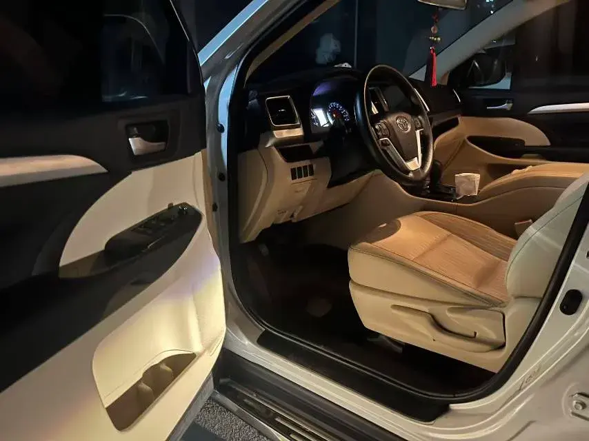 2021 TOYOTA HIGHLANDER thumbnail 4