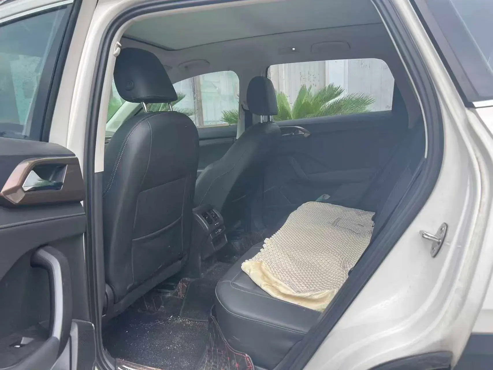 2020 VOLKSWAGEN THARU thumbnail 4