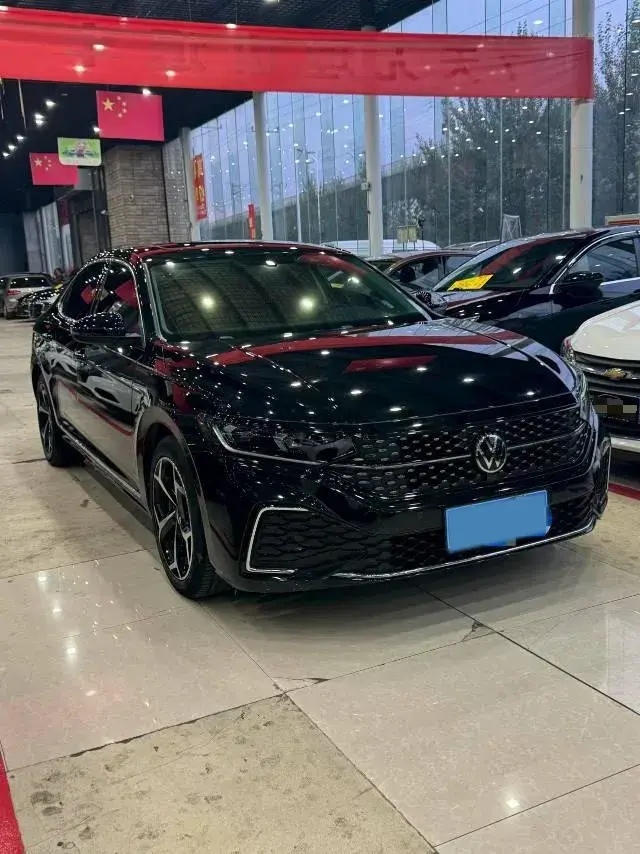 2023 VOLKSWAGEN PASSAT thumbnail 2