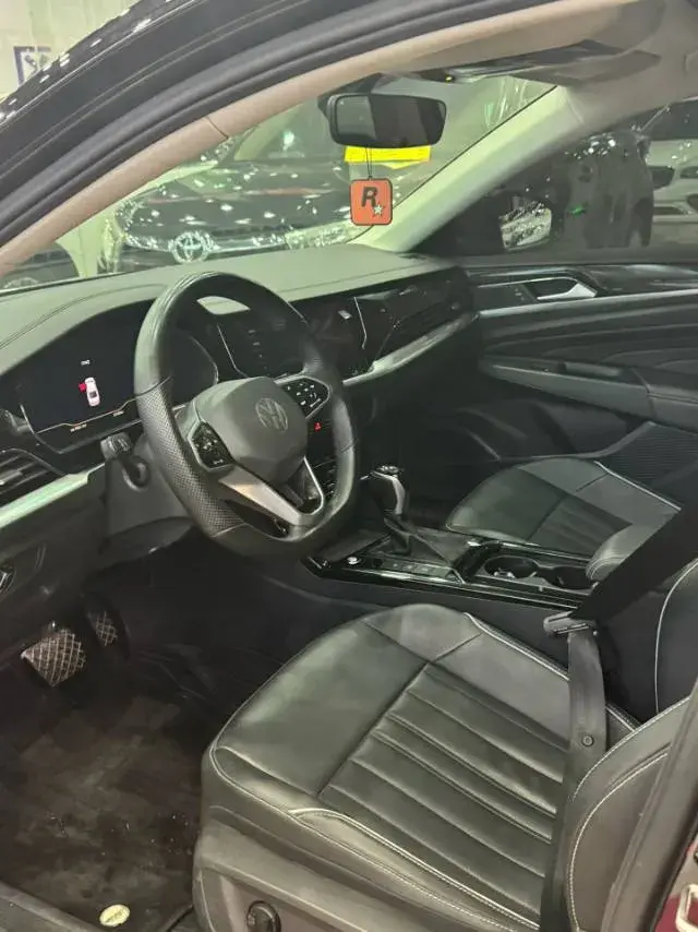 2023 VOLKSWAGEN PASSAT thumbnail 3