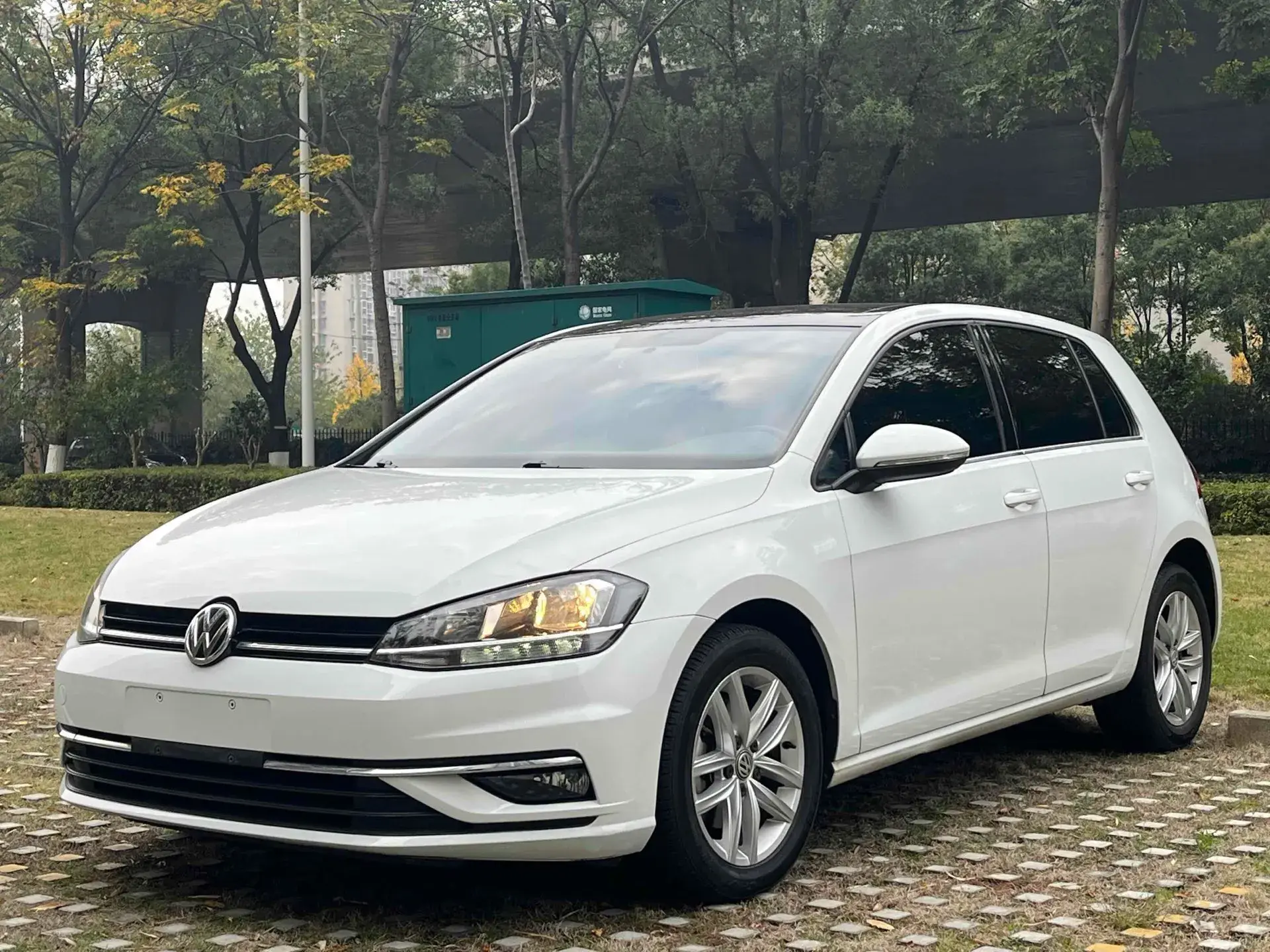 2018 VOLKSWAGEN GOLF view 1