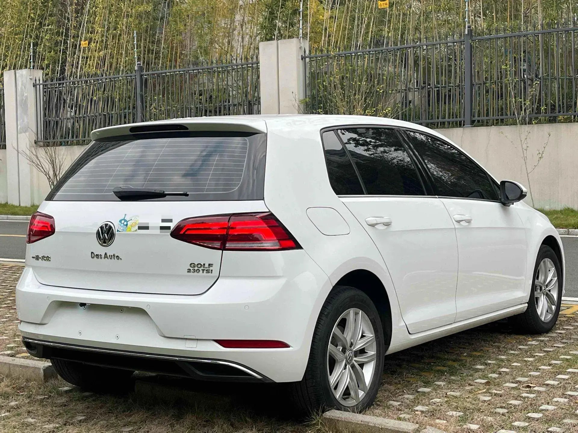 2018 VOLKSWAGEN GOLF thumbnail 4