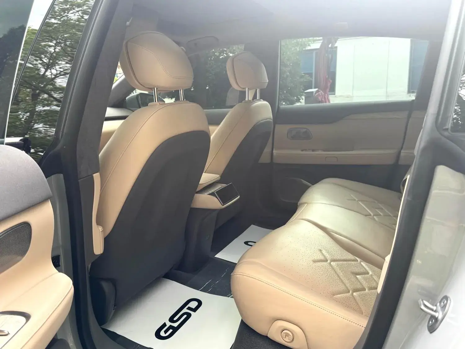 2021 VOLKSWAGEN ID.6 thumbnail 4