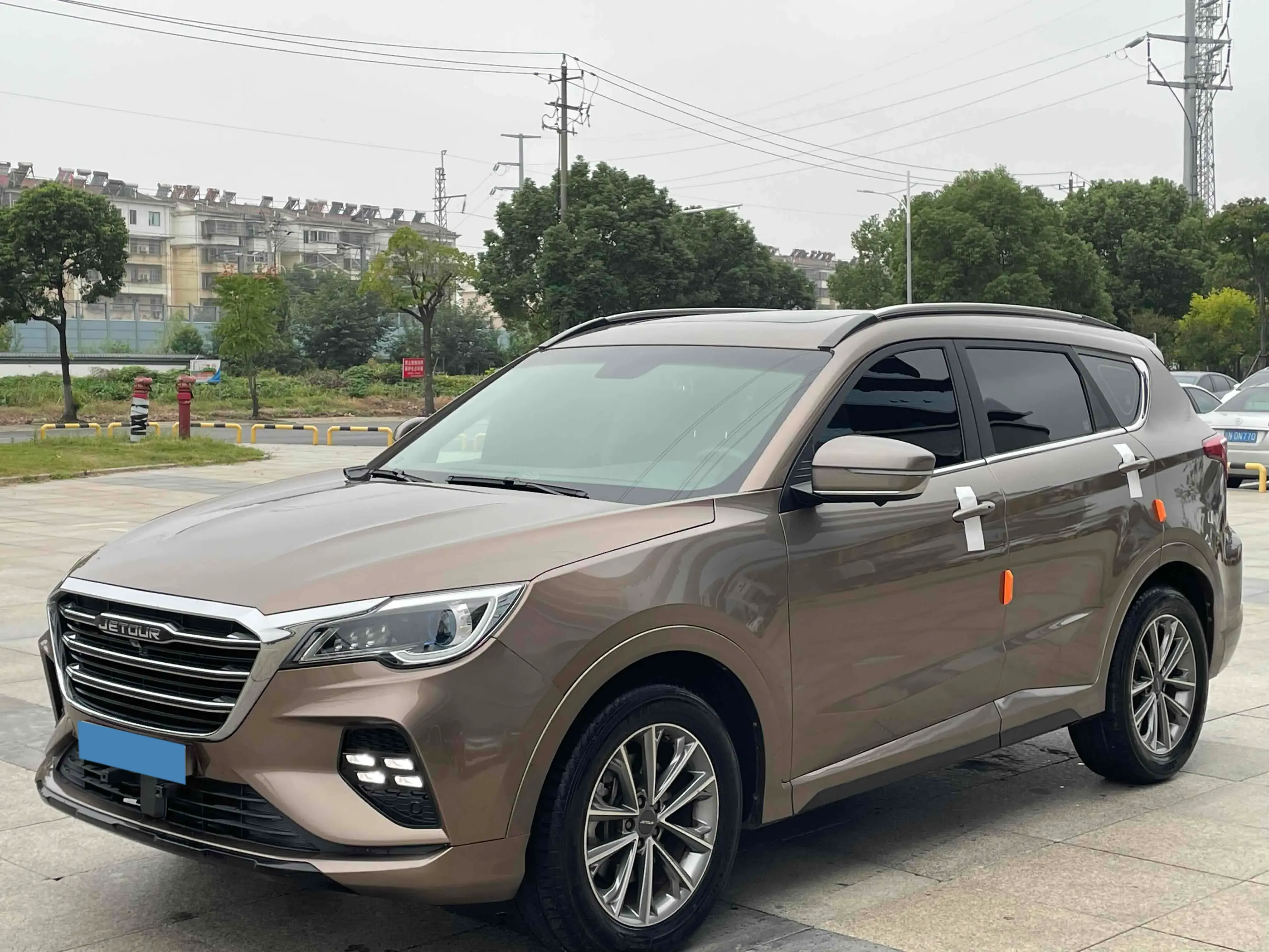 2019 JETOUR X70 view 1