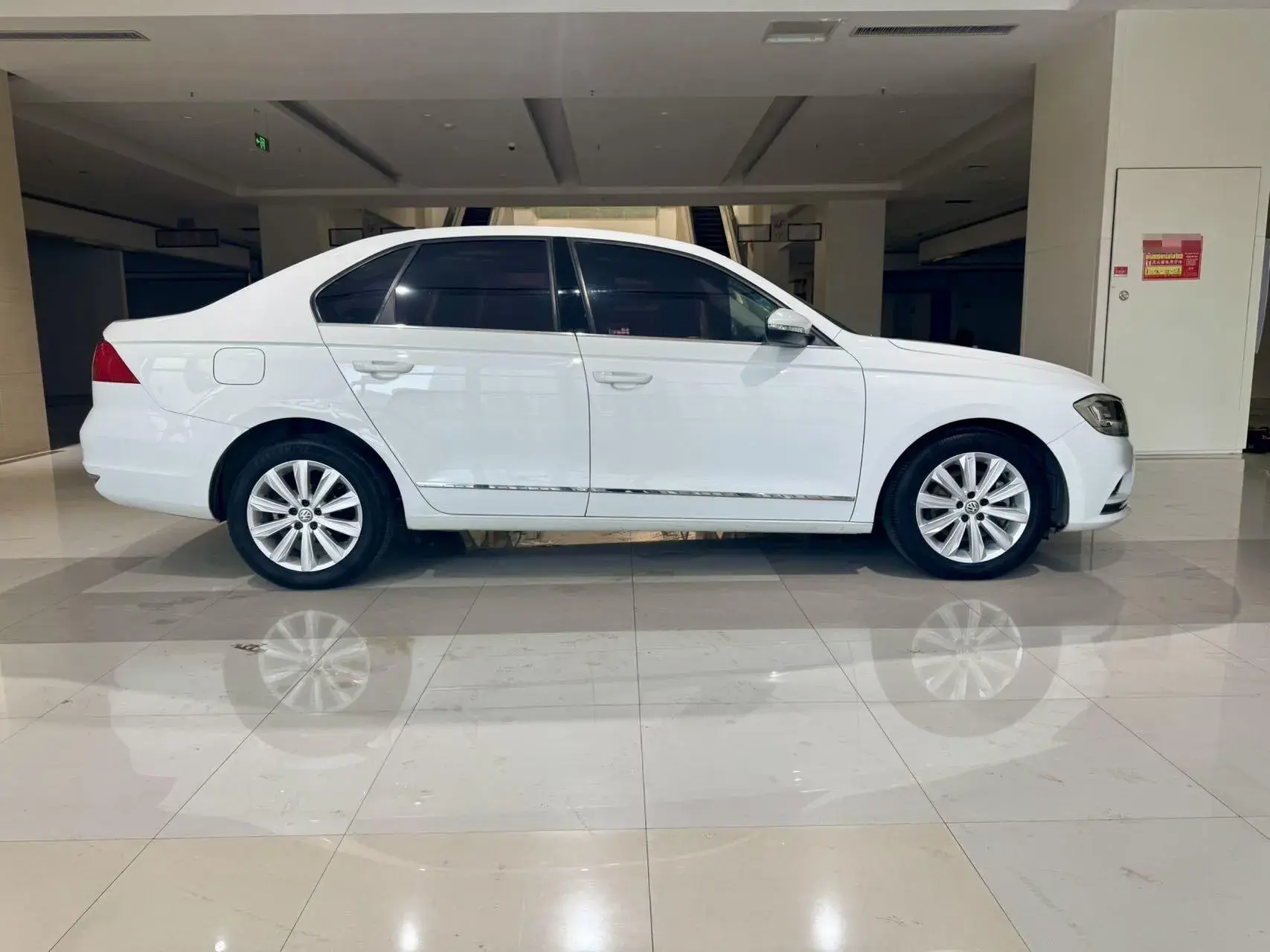 2017 VOLKSWAGEN BORA thumbnail 3