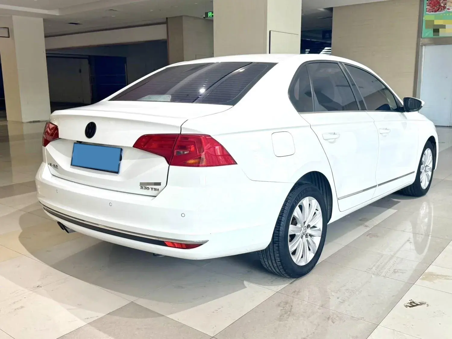 2017 VOLKSWAGEN BORA thumbnail 4