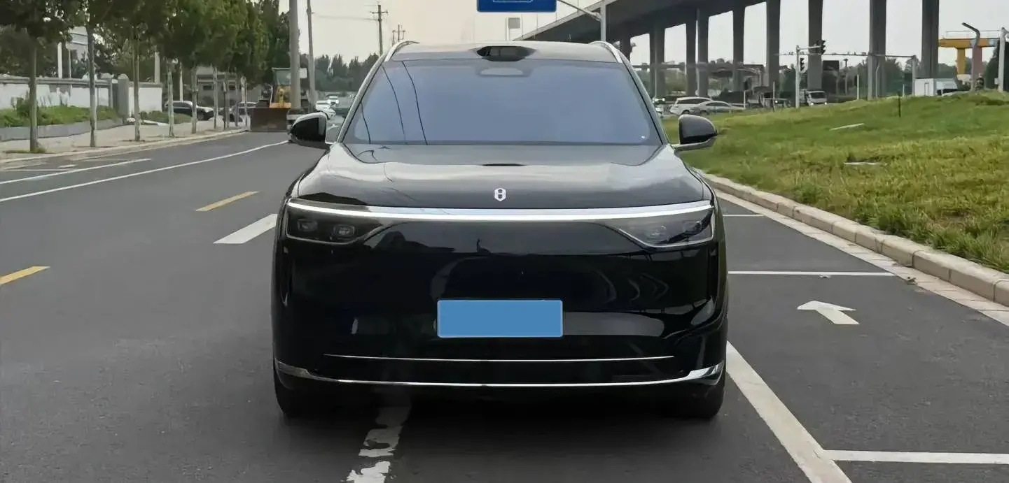 2025 AITO AITO thumbnail 3