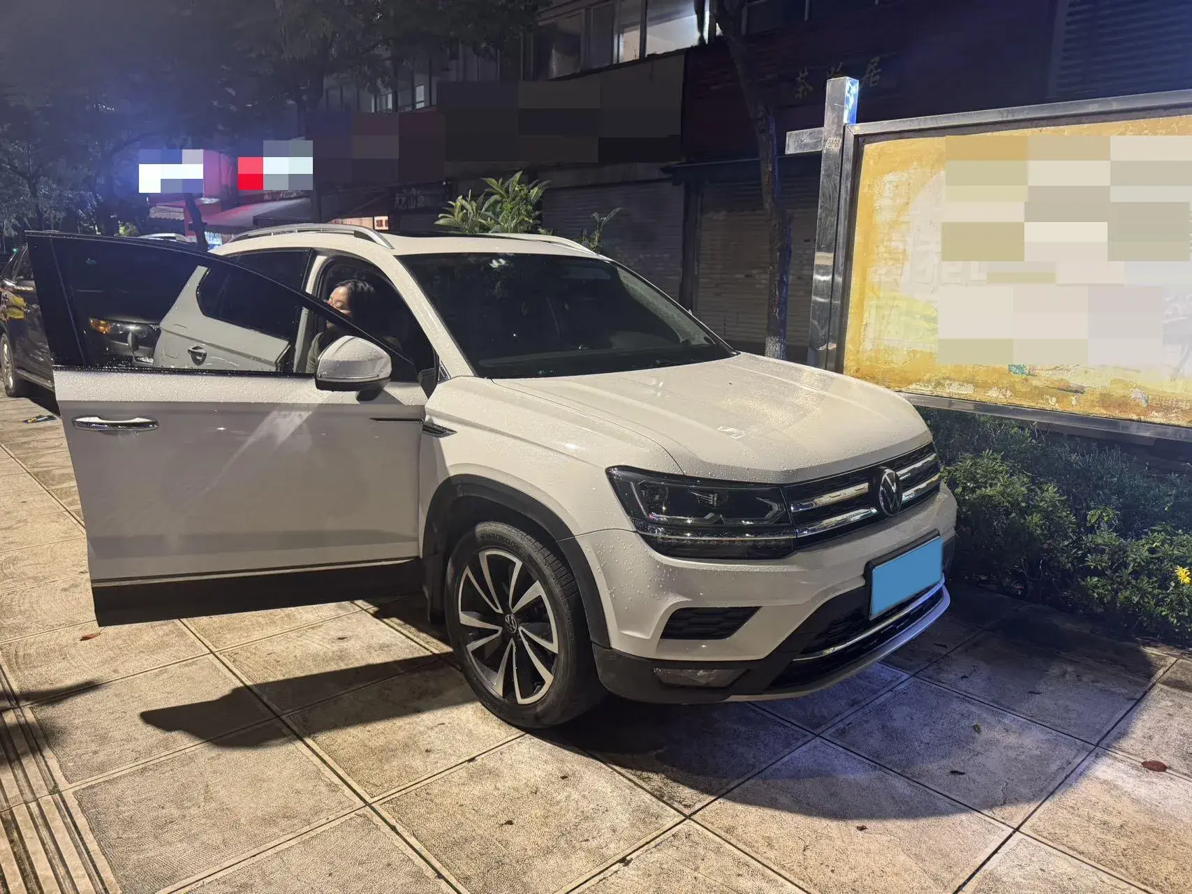 2021 VOLKSWAGEN THARU thumbnail 2