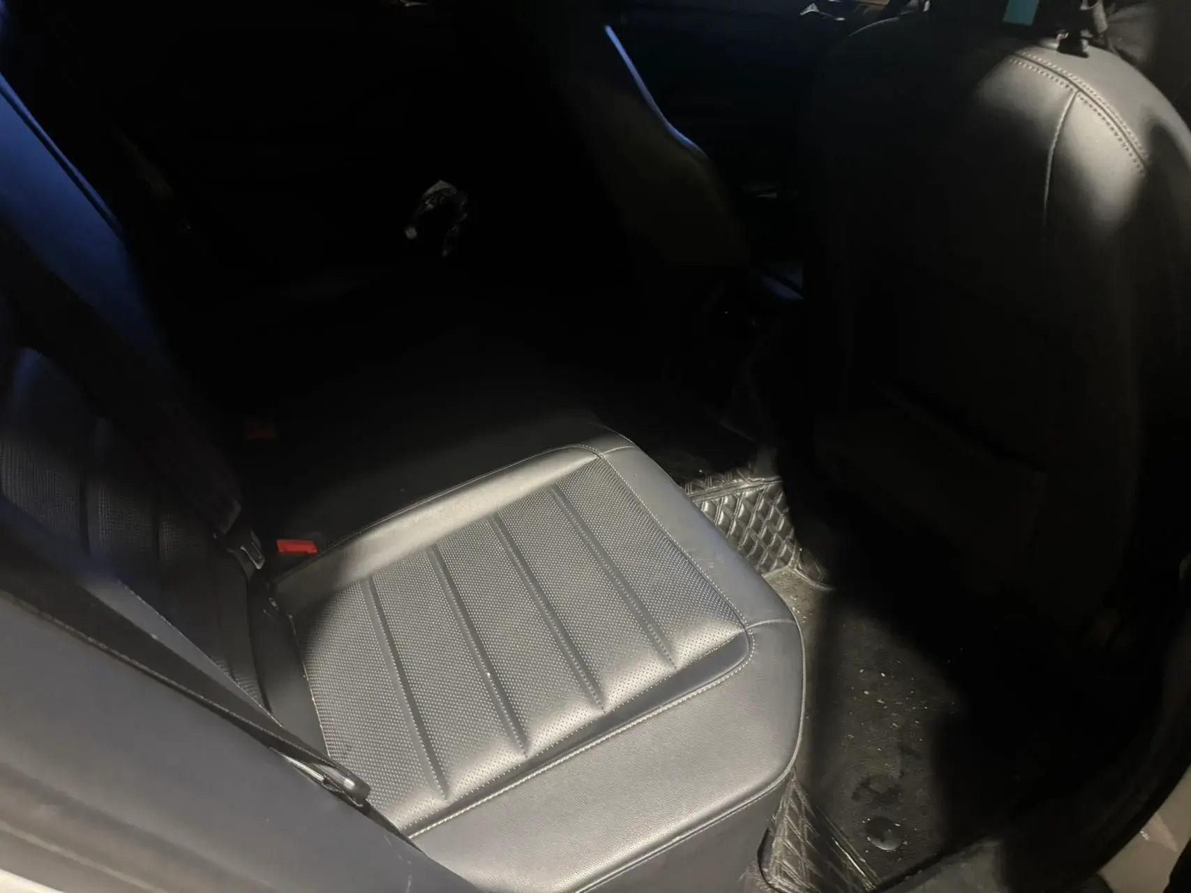 2021 VOLKSWAGEN THARU thumbnail 3