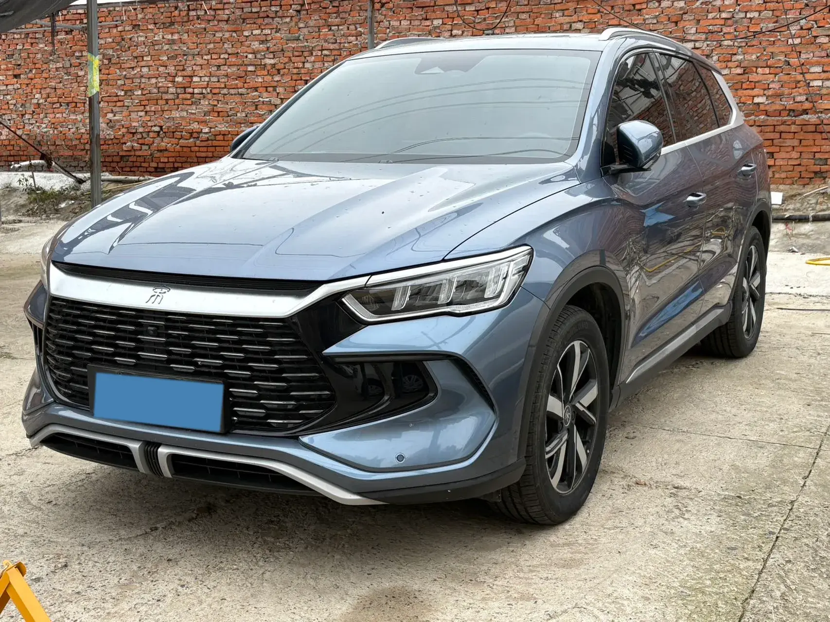 2023 BYD SONG view 1