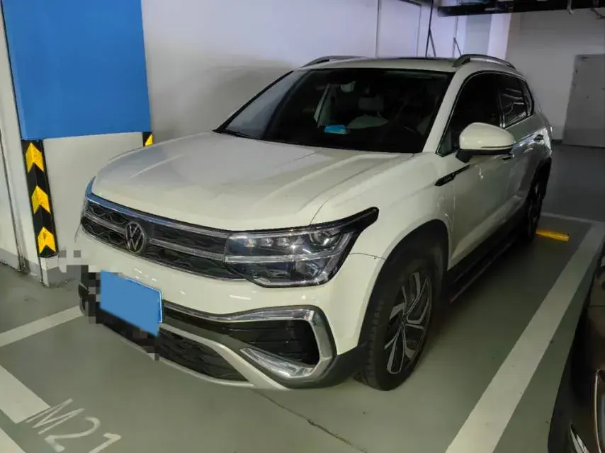 2023 VOLKSWAGEN THARU view 1