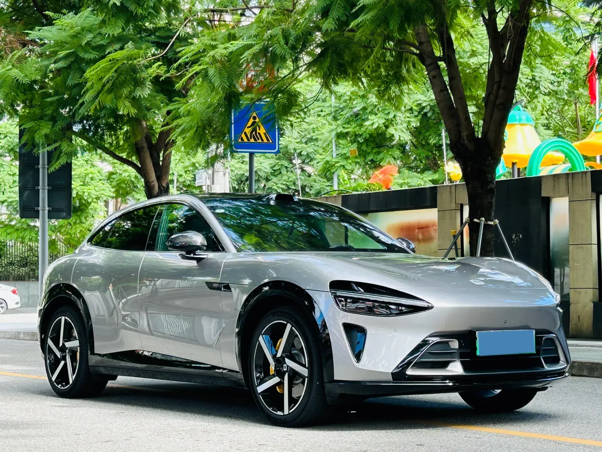 2025 MI YU7 thumbnail 3