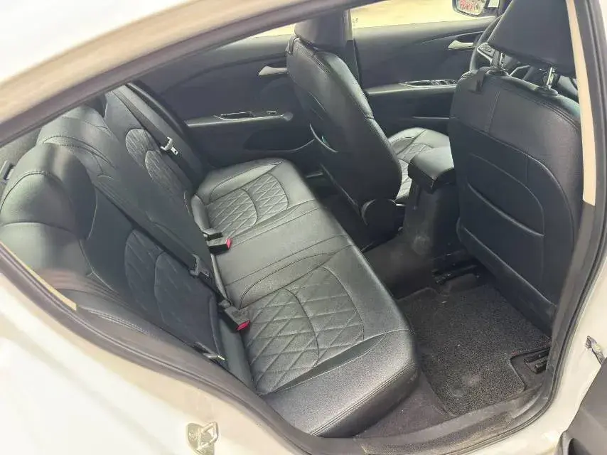 2019 CHEVROLET CAVALIER thumbnail 2