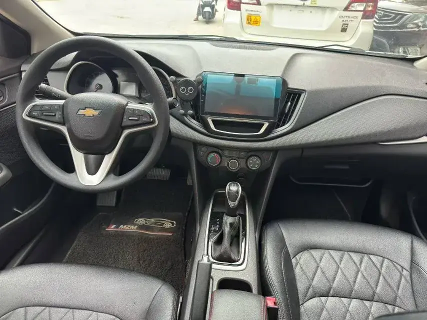 2019 CHEVROLET CAVALIER thumbnail 3