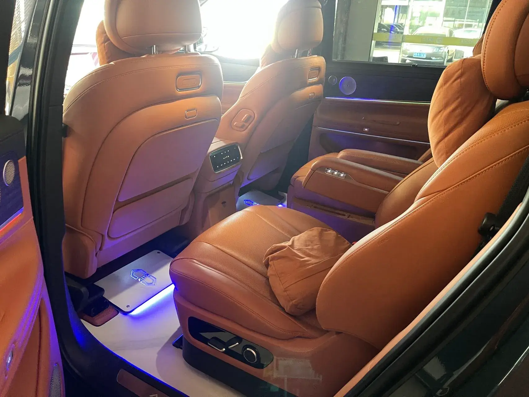 2025 AITO AITO thumbnail 4