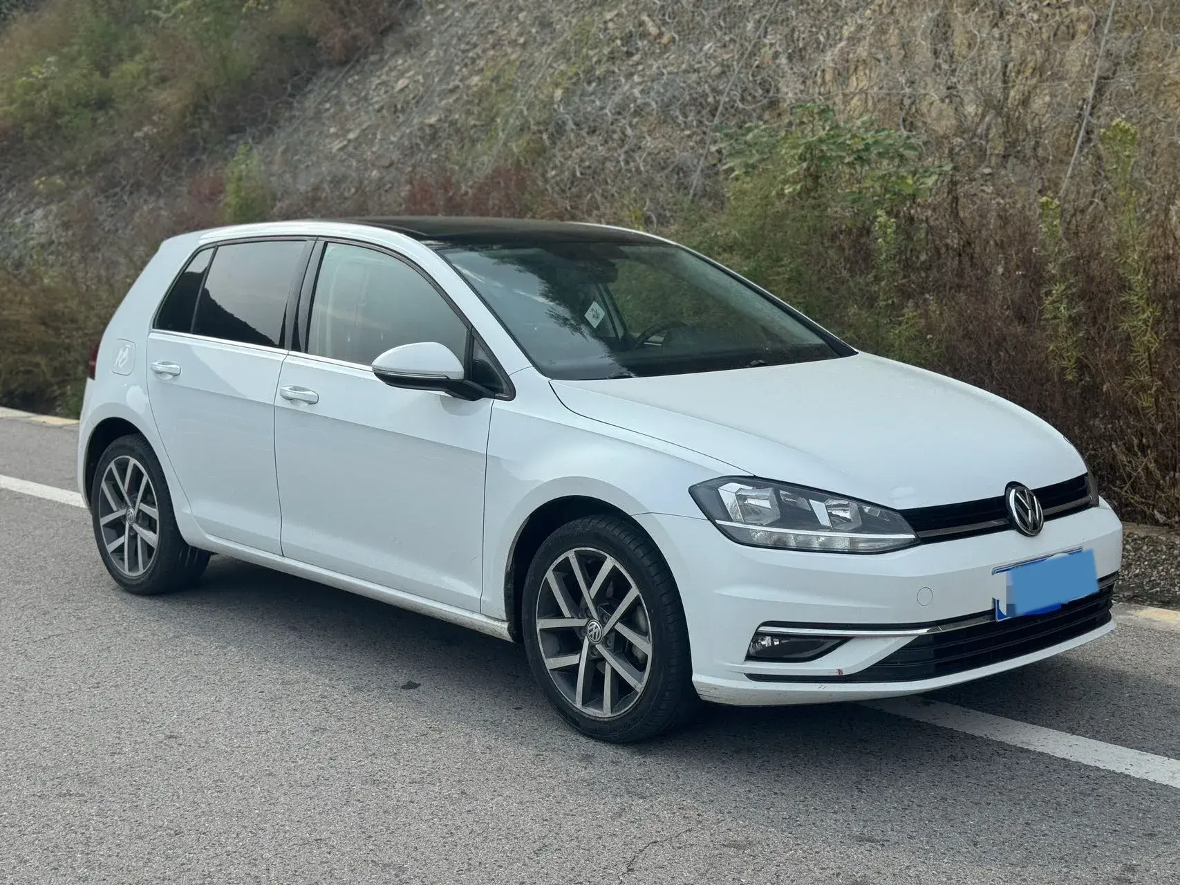 2018 VOLKSWAGEN GOLF thumbnail 3
