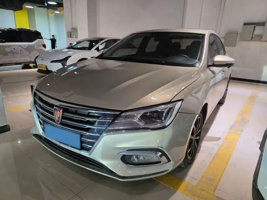 2019 ROEWE I5 view 1