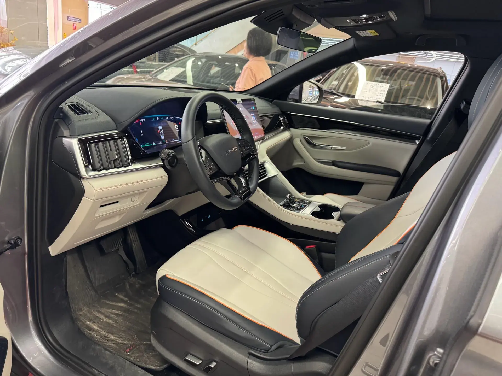 2024 BYD SONG thumbnail 4