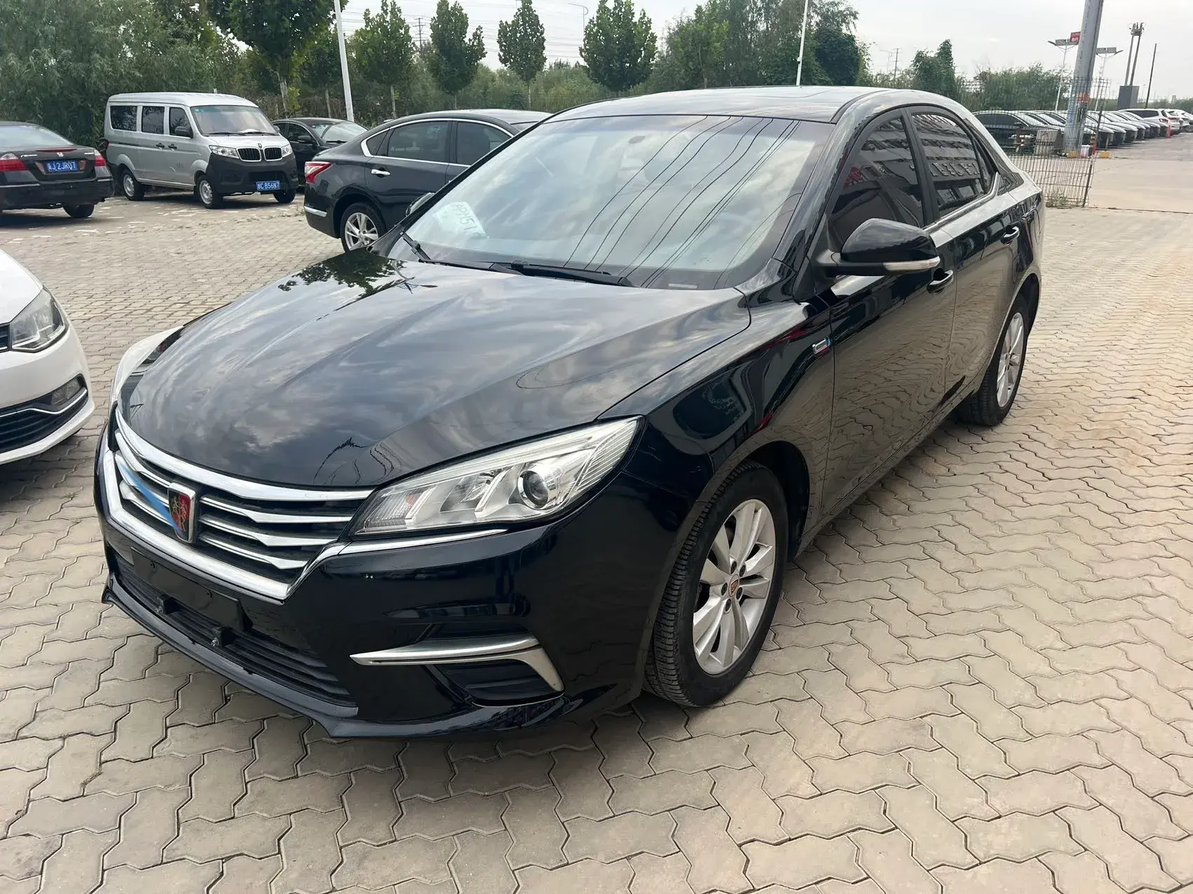 2018 ROEWE 360 view 1