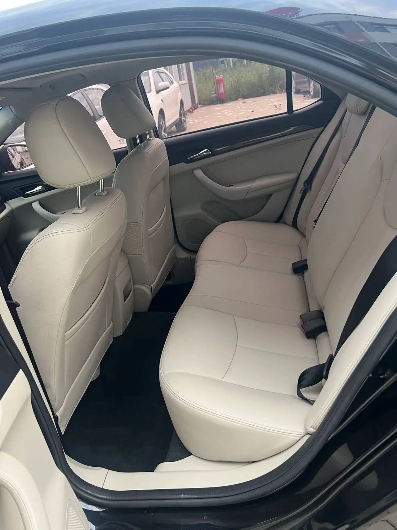 2018 ROEWE 360 thumbnail 4