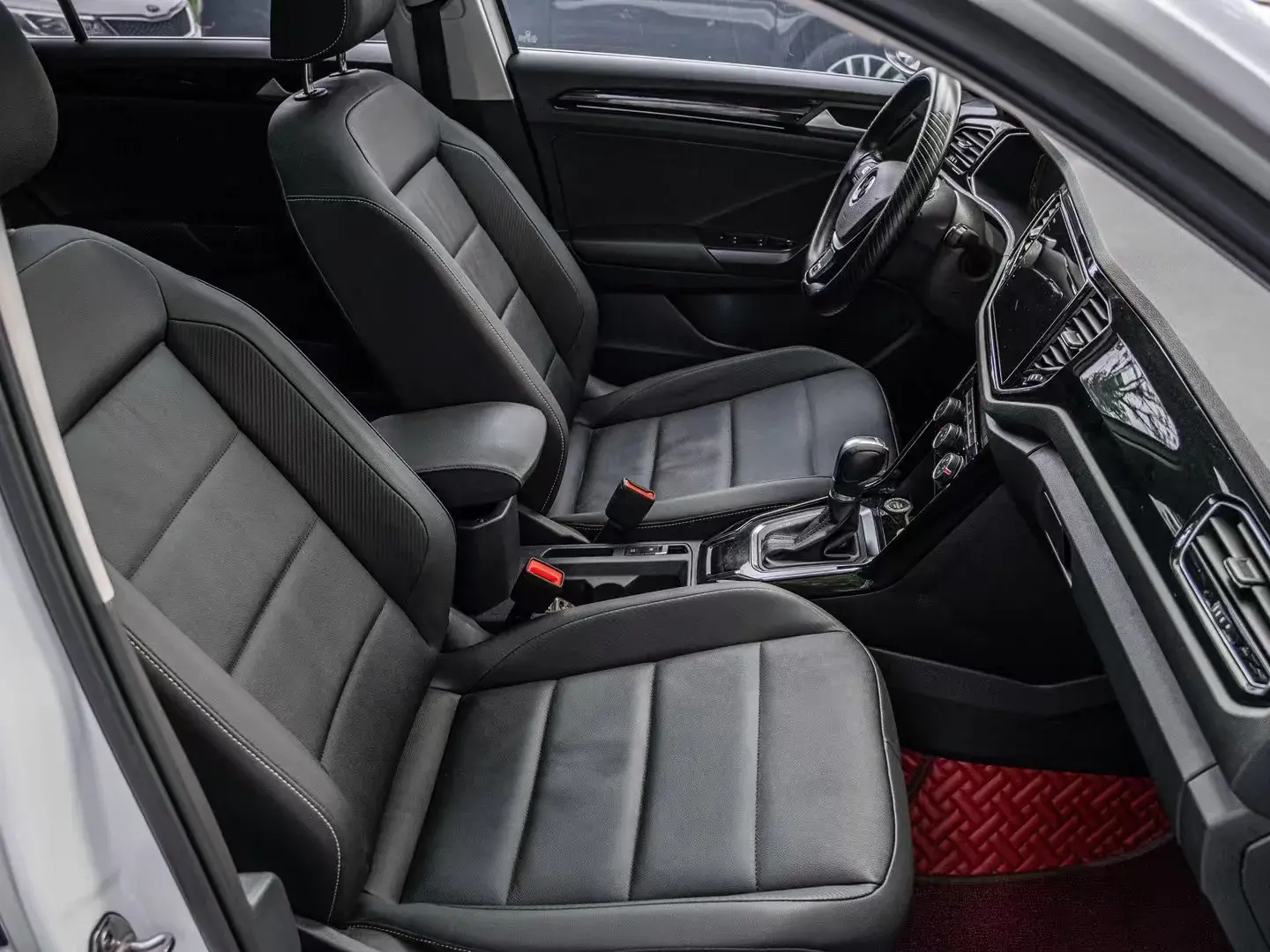 2020 VOLKSWAGEN T-ROC thumbnail 4