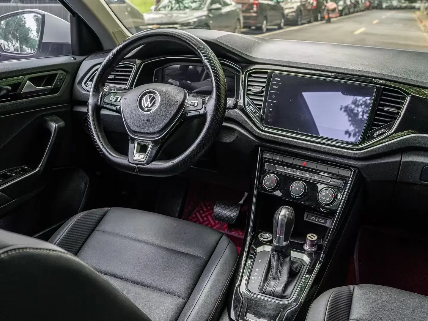 2020 VOLKSWAGEN T-ROC thumbnail 3