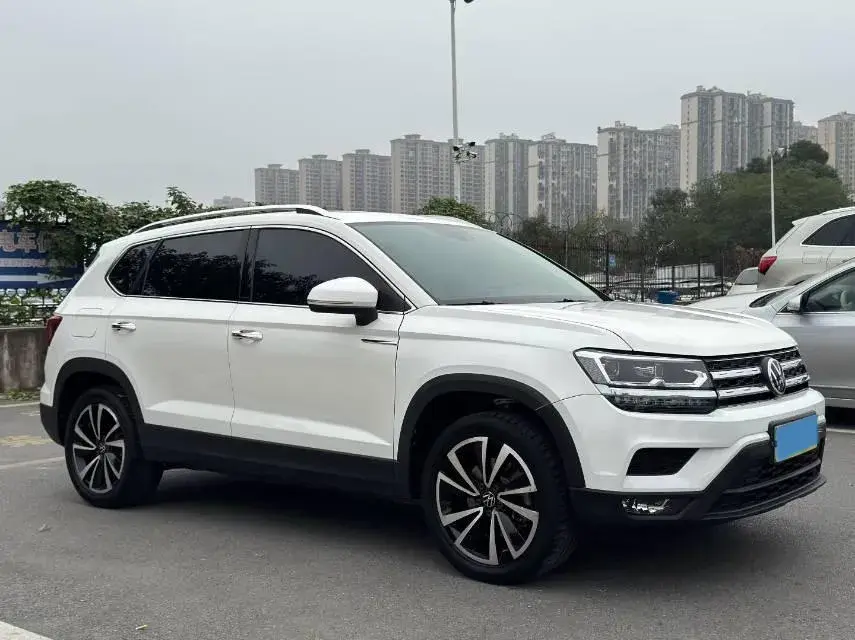 2021 VOLKSWAGEN THARU thumbnail 3