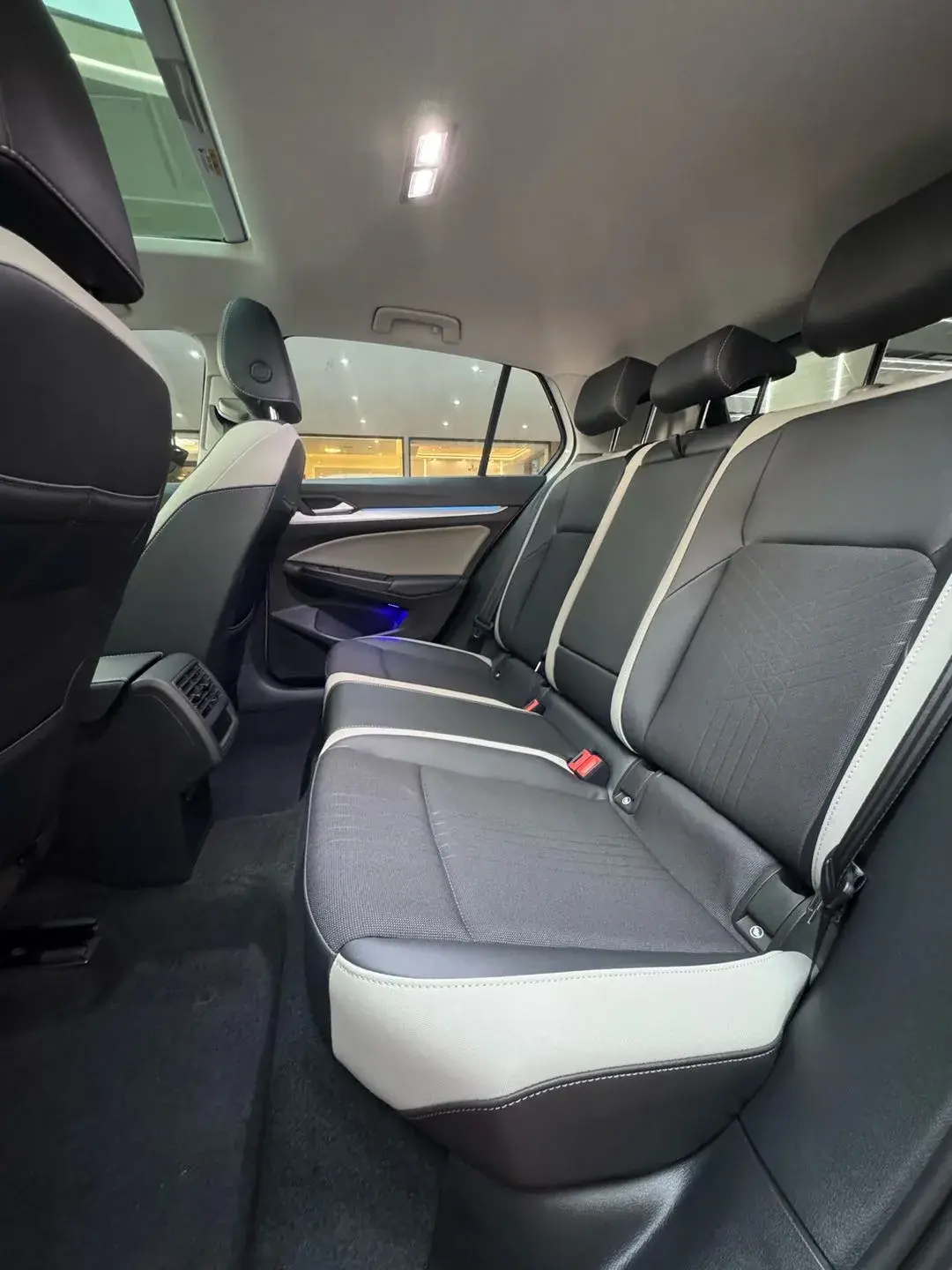 2023 VOLKSWAGEN GOLF thumbnail 4