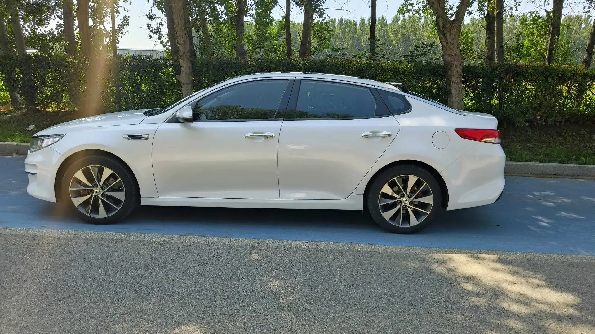 2017 KIA K5 thumbnail 3