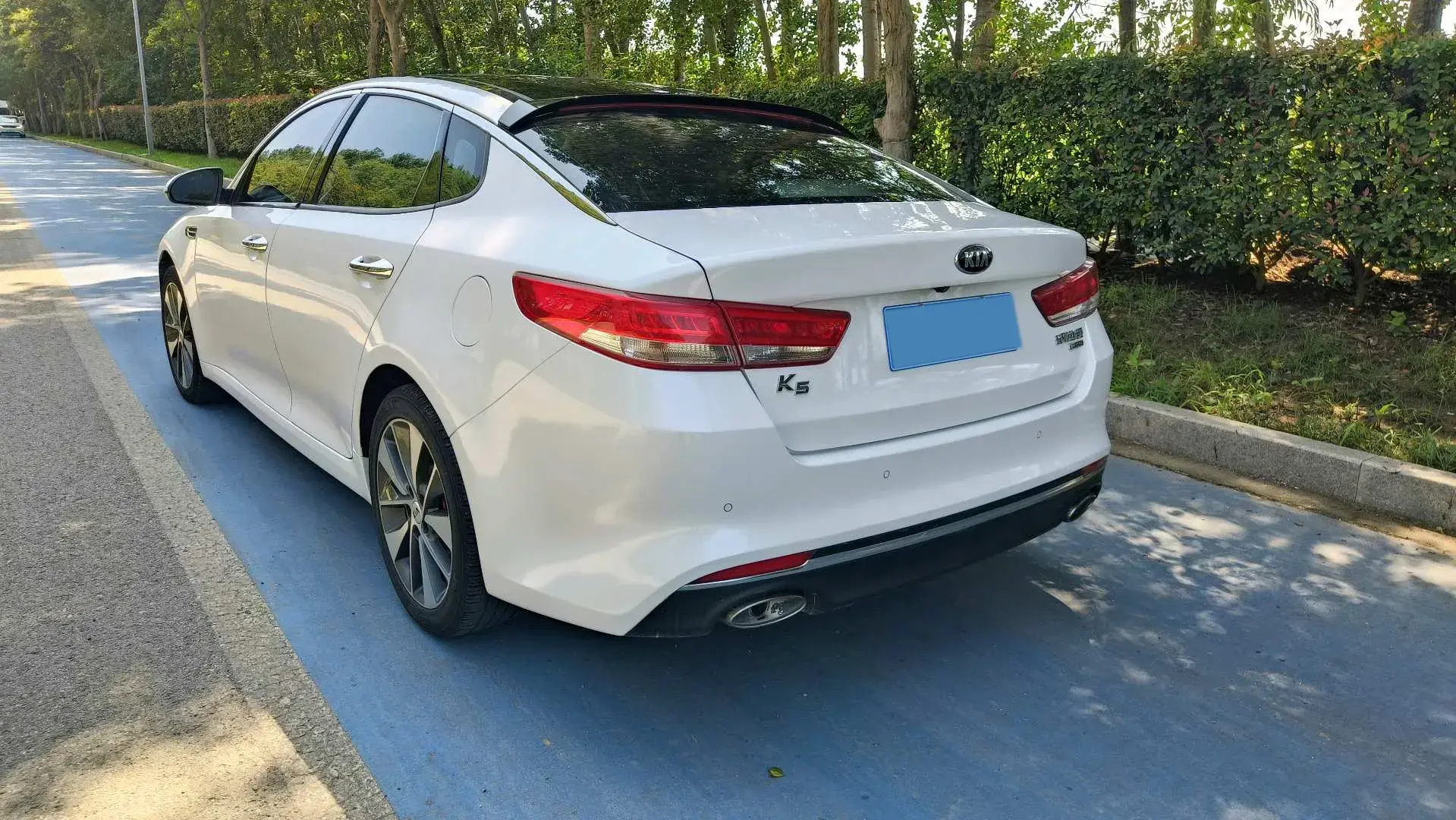 2017 KIA K5 thumbnail 4