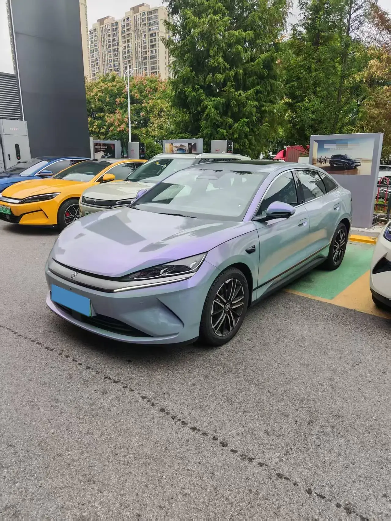 2025 BYD QINL view 1