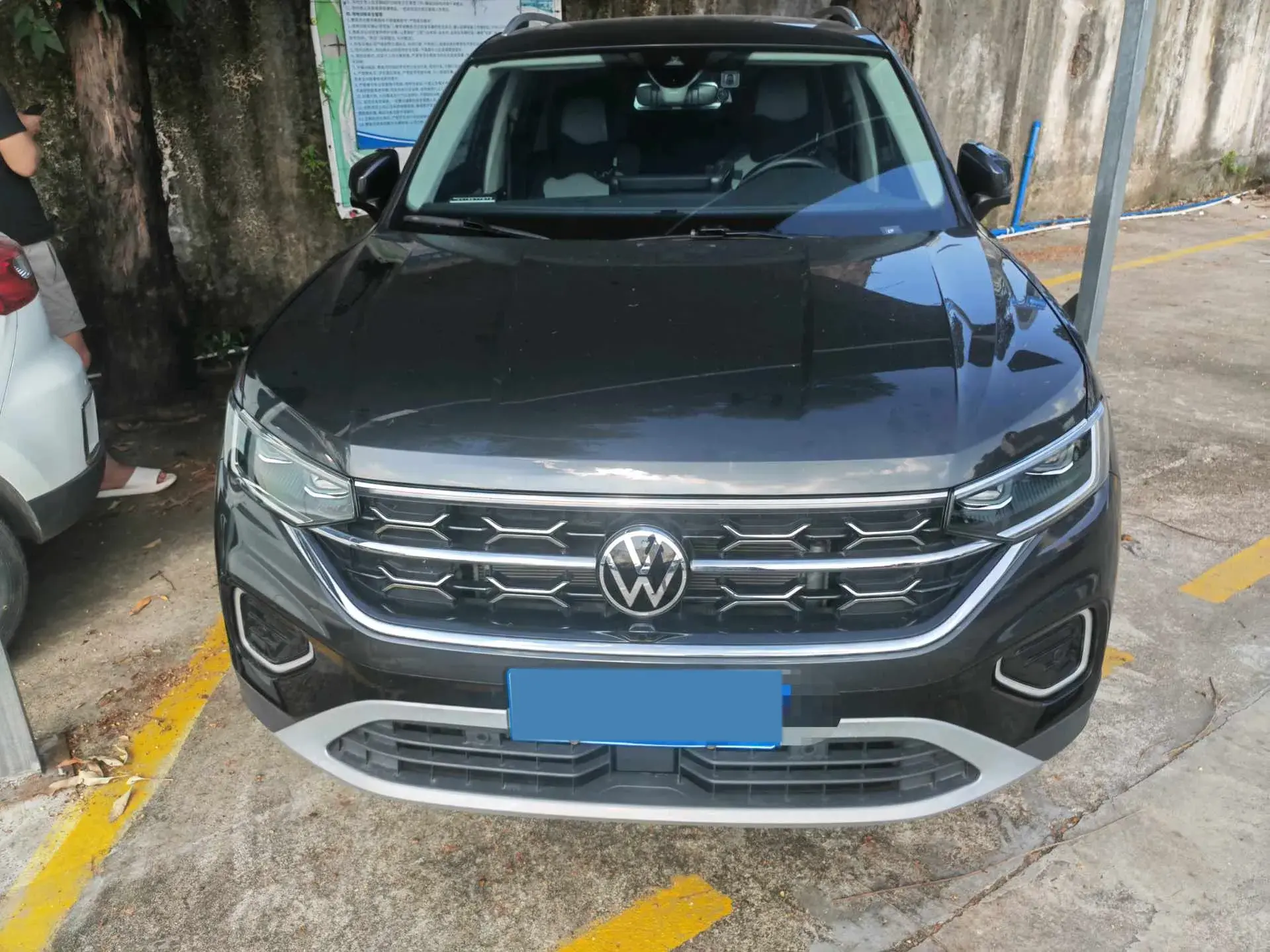 2024 VOLKSWAGEN TAYRON thumbnail 3