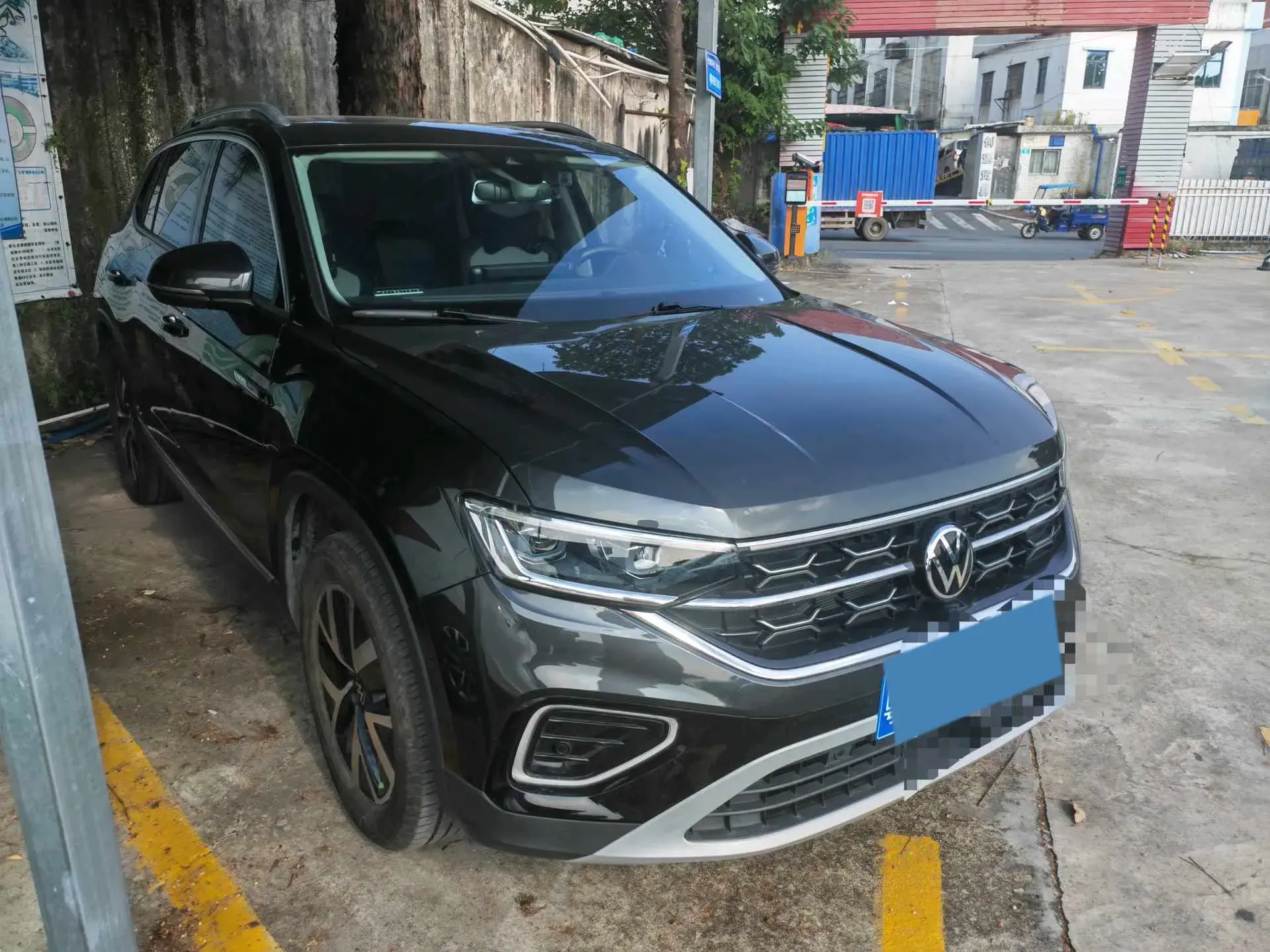 2024 VOLKSWAGEN TAYRON thumbnail 2