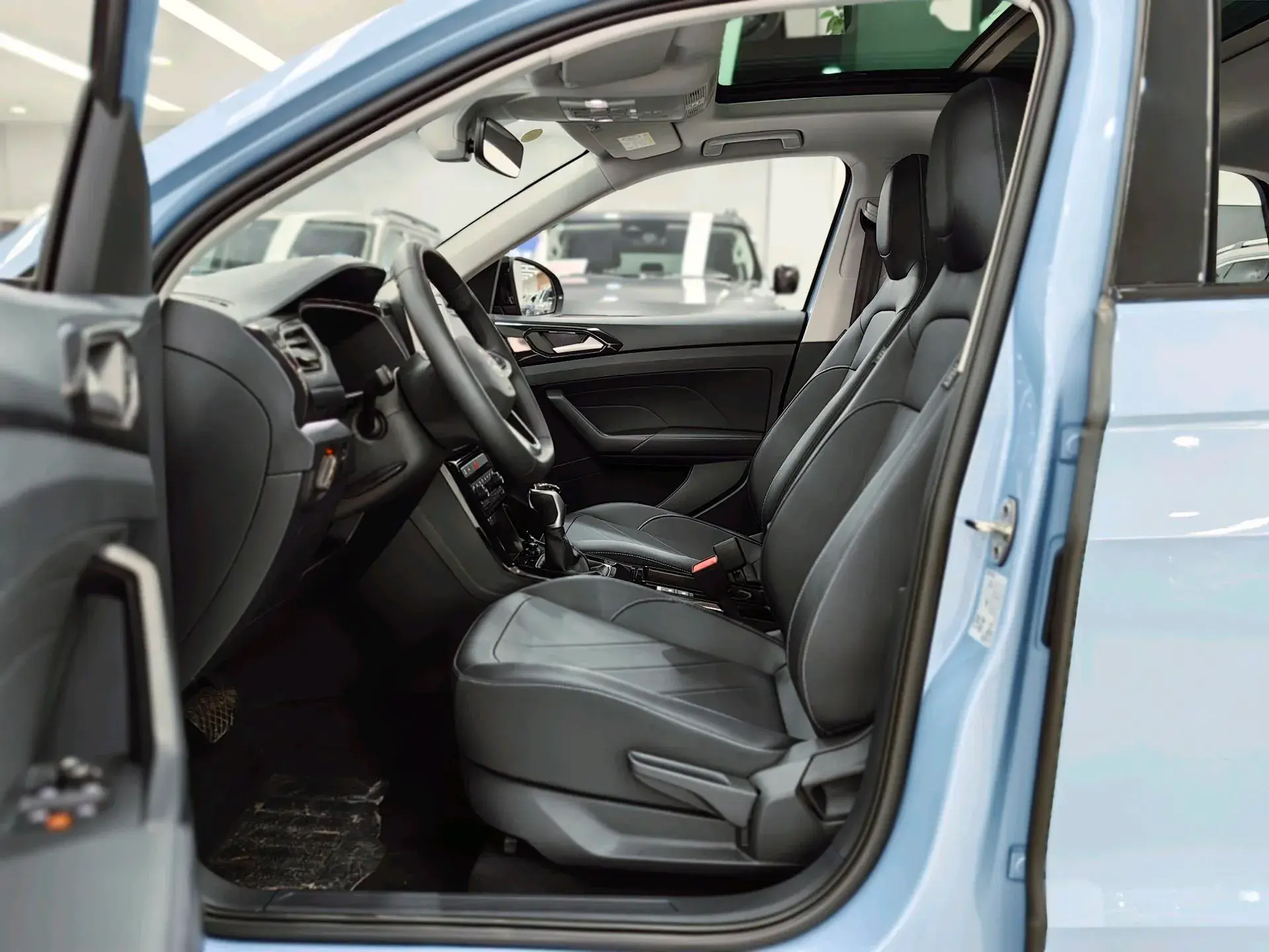 2025 VOLKSWAGEN THARU thumbnail 4