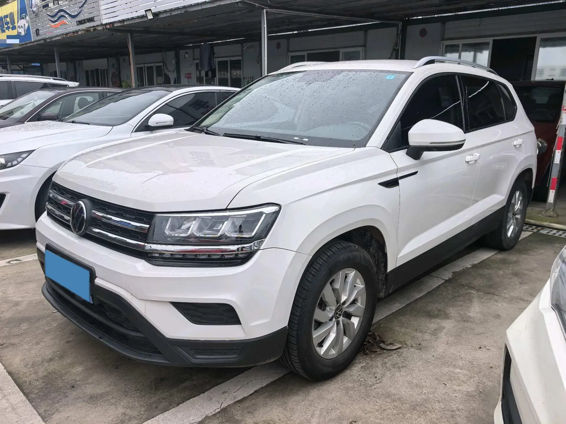 2022 VOLKSWAGEN THARU view 1