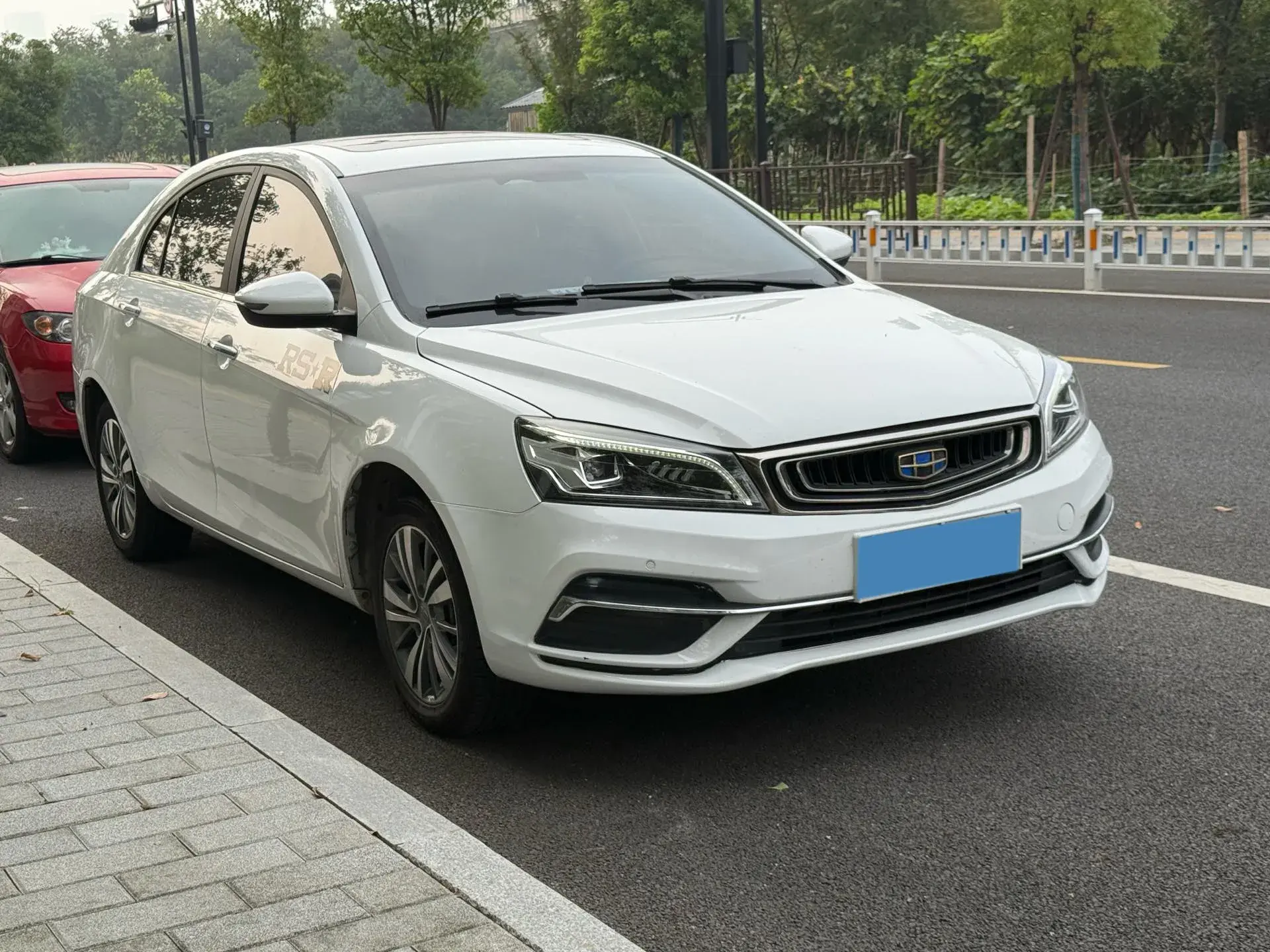 2018 GEELY EMGRAND thumbnail 2