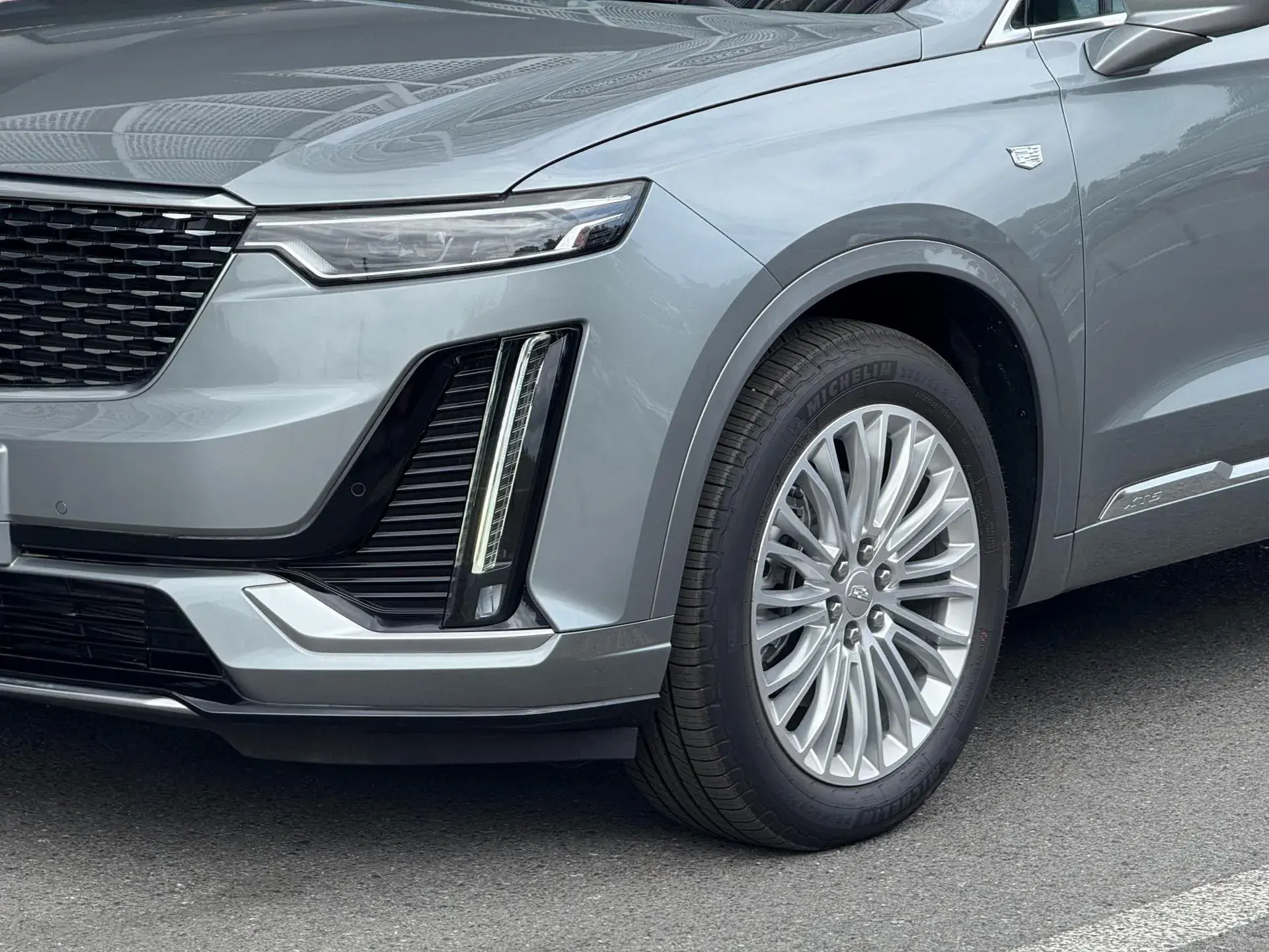 2025 CADILLAC XT6 thumbnail 4