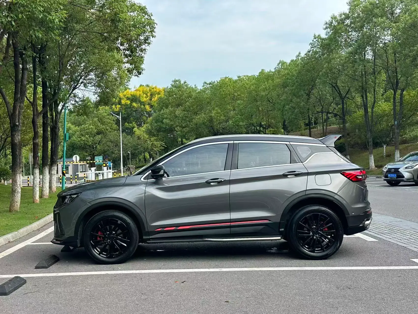 2021 GEELY COOLRAY thumbnail 2