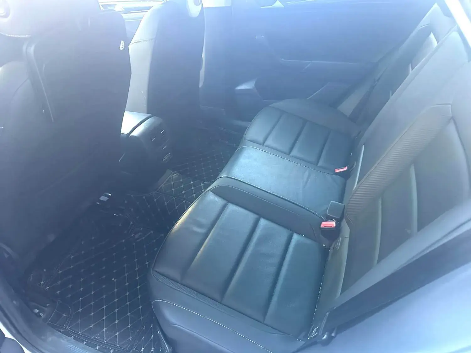 2019 VOLKSWAGEN T-ROC thumbnail 3