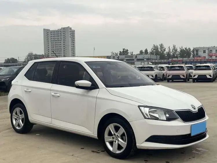 2017 SKODA FABIA thumbnail 3